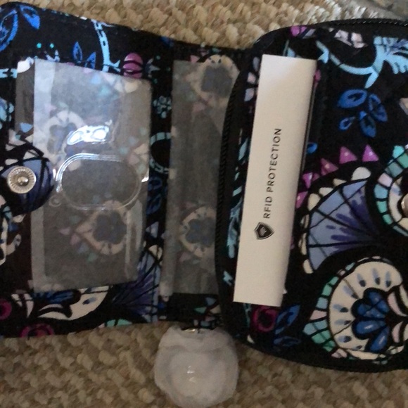 Vera Bradley wallet - Picture 3 of 5